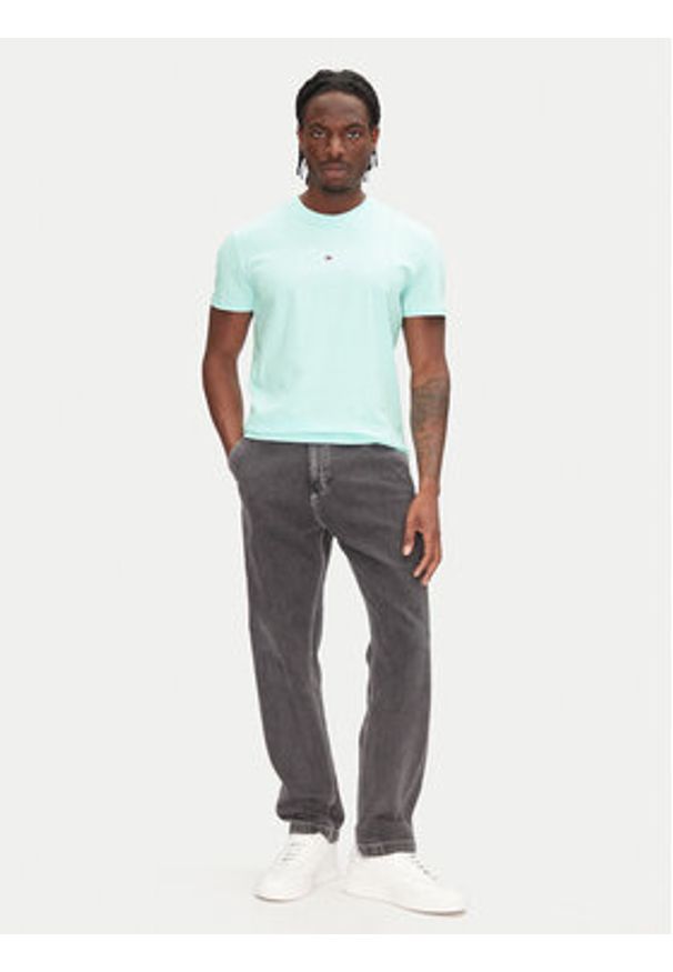 Tommy Jeans T-Shirt Linear Logo DM0DM20744 Zielony Regular Fit. Kolor: zielony. Materiał: bawełna