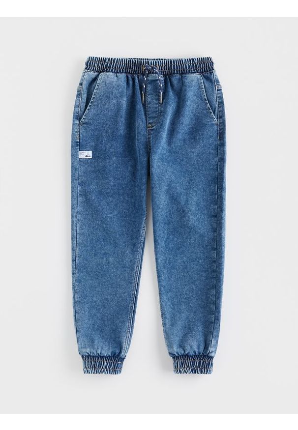 Reserved - Jeansy jogger - niebieski. Kolor: niebieski