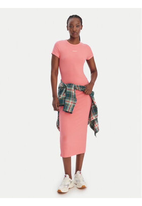 Tommy Jeans Sukienka codzienna DW0DW22339 Różowy Slim Fit. Okazja: na co dzień. Kolor: różowy. Materiał: wiskoza. Typ sukienki: proste. Styl: casual