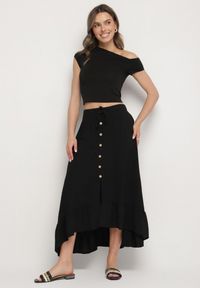 Born2be - Czarna Asymetryczna Spódnica z Falbanami i Ozdobnymi Guzikami Marolana. Okazja: na co dzień. Kolor: czarny. Wzór: gładki. Styl: casual, elegancki