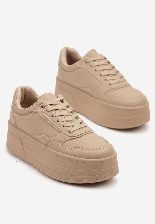Born2be - Ciemnobeżowe Sneakersy na Tłoczonej Grubej Podeszwie Vaitessa. Okazja: na co dzień, na spacer. Kolor: beżowy. Materiał: jeans. Sport: turystyka piesza