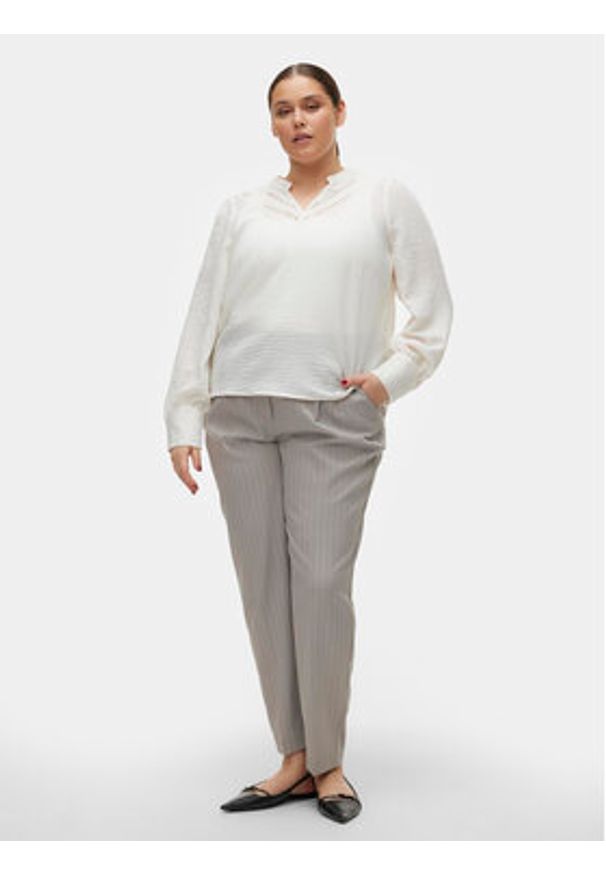 Vero Moda Curve Bluzka Chris 10301893 Biały Regular Fit. Kolor: biały. Materiał: syntetyk