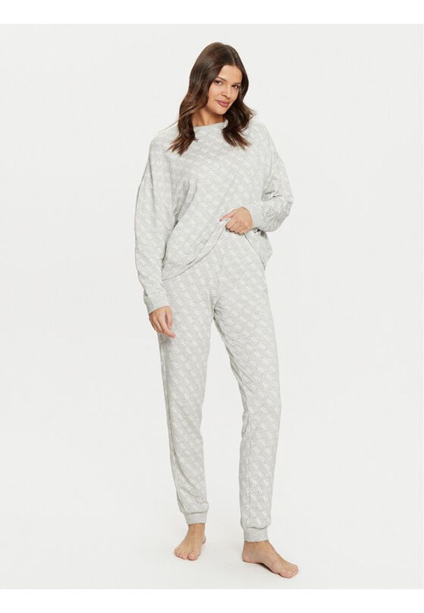 Guess Piżama O5RX09 KCMB2 Szary Regular Fit. Kolor: szary. Materiał: wiskoza, syntetyk