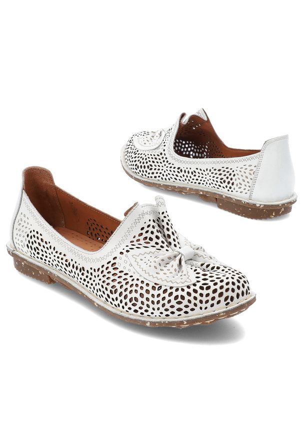Białe Baleriny Ravini Wygodne Obuwie Damskie Ze Skóry Naturalnej. Okazja: na co dzień. Kolor: biały. Materiał: skóra. Szerokość cholewki: normalna. Wzór: aplikacja, ażurowy. Styl: casual, elegancki
