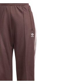 Adidas - adidas Spodnie dresowe Beckenbauer IR6093 Brązowy Regular Fit. Kolor: brązowy. Materiał: syntetyk, bawełna #2