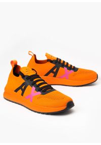 Armani Exchange - Sneakersy męskie ARMANI EXCHANGE XUX171 XV662 S569. Okazja: do pracy, na spacer, na co dzień. Kolor: pomarańczowy. Sport: turystyka piesza