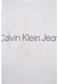 Calvin Klein Jeans sukienka kolor biały mini prosta. Okazja: na co dzień. Kolor: biały. Materiał: dzianina. Długość rękawa: na ramiączkach. Wzór: nadruk. Typ sukienki: proste. Styl: casual. Długość: mini