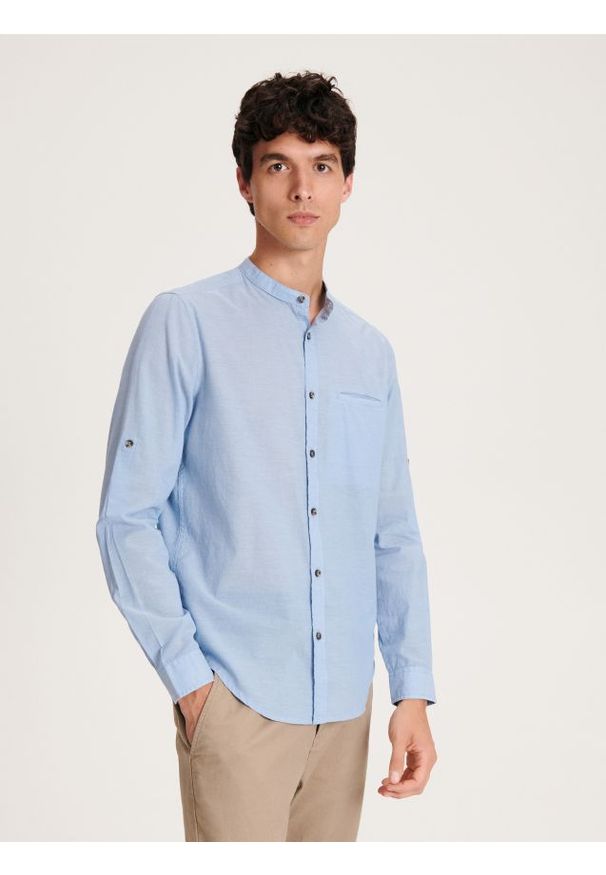 Reserved - Gładka koszula slim fit - jasnoniebieski. Kolor: niebieski. Materiał: bawełna, tkanina. Wzór: gładki