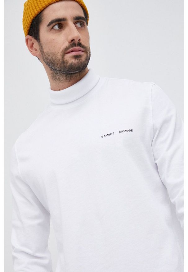 Samsoe & Samsoe - Samsoe Samsoe Longsleeve bawełniany kolor biały gładki. Okazja: na co dzień. Typ kołnierza: golf. Kolor: biały. Materiał: bawełna. Długość rękawa: długi rękaw. Wzór: gładki. Styl: casual