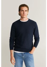 Mango Man - Sweter Ten. Kolor: niebieski. Materiał: bawełna, dzianina, kaszmir, poliamid, elastan. Długość rękawa: długi rękaw. Długość: długie. Wzór: gładki #1