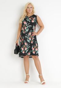 Born2be - Czarna Kwiecista Sukienka z Ozdobnym Wycięciem i Marszczeniem Lanava. Kolor: czarny. Długość rękawa: bez rękawów. Wzór: kwiaty. Styl: elegancki #5