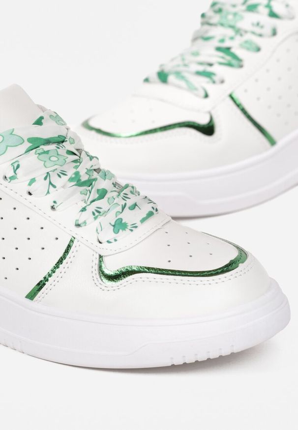 Born2be - Biało-Zielone Sneakersy z Błyszczącymi Wstawkami i Dekoracyjnym Sznurowaniem Horustia. Kolor: biały