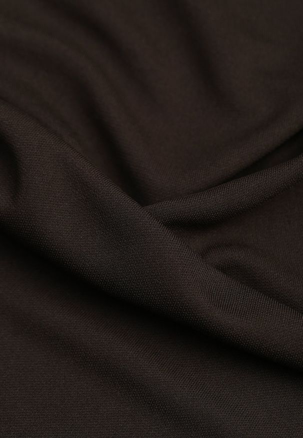 Born2be - Brązowa Asymetryczna Bluzka z Długim Rękawem i Usztywnionymi Ramionami Tusallea. Okazja: na co dzień, na spotkanie biznesowe, do pracy. Kolor: brązowy. Materiał: jeans. Długość rękawa: długi rękaw. Długość: długie. Styl: casual, biznesowy