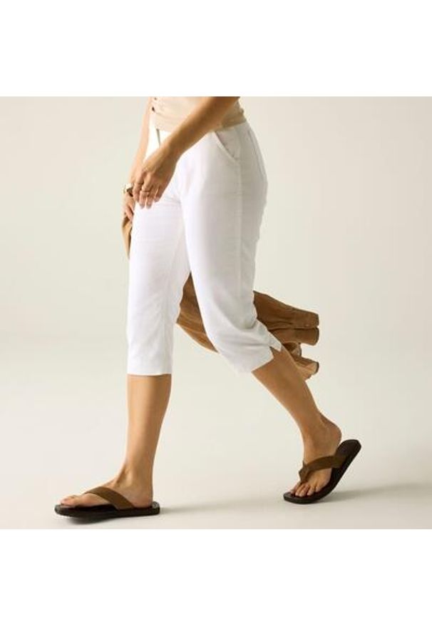 Regatta - Damskie spodnie Bayletta Capri. Kolor: biały. Materiał: elastan, bawełna. Sport: turystyka piesza