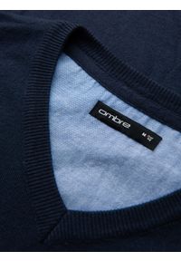 Ombre Clothing - Męski elegancki sweter BASIC V-neck z wiskozą – granatowy V2 - Rozmiar: M. Okazja: do pracy, na co dzień. Typ kołnierza: dekolt w serek. Kolor: niebieski. Materiał: wiskoza. Wzór: haft. Styl: elegancki #3