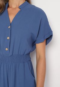 Born2be - Granatowy Wiskozowy Kombinezon o Taliowanym Kroju z Szerokimi Nogawkami Delsea. Okazja: do pracy. Kolor: niebieski. Materiał: wiskoza. Długość rękawa: krótki rękaw. Długość: krótkie. Styl: elegancki #3