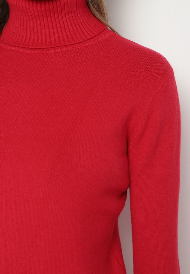 Born2be - Czerwony Sweter z Golfem z Domieszką Kaszmiru i Wiskozy Zaisma. Okazja: na co dzień. Typ kołnierza: golf. Kolor: czerwony. Materiał: wiskoza, kaszmir. Długość rękawa: długi rękaw. Długość: długie. Styl: casual, elegancki