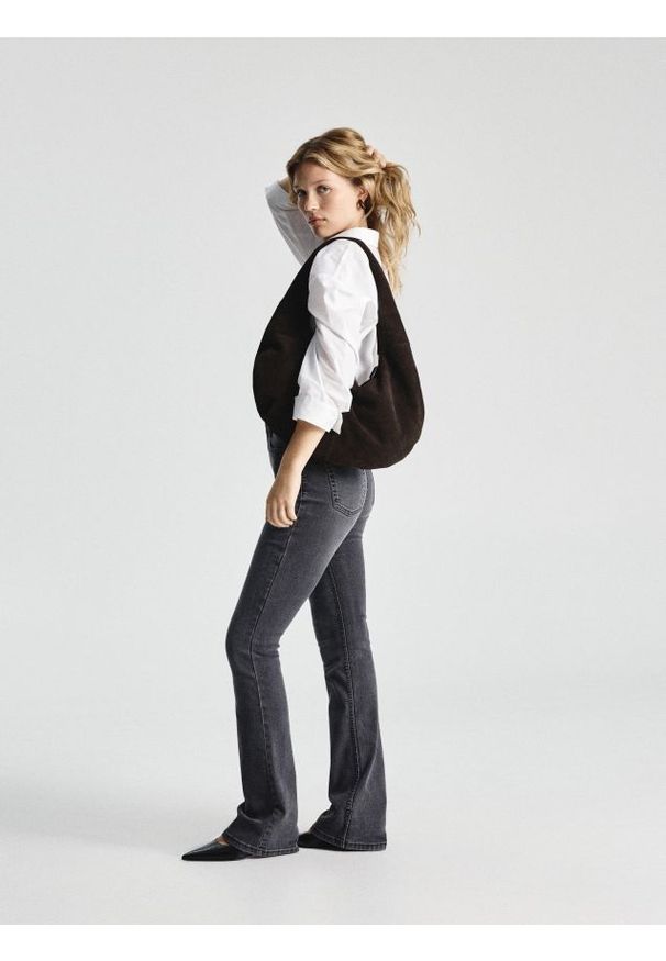 Reserved - Skórzana torebka hobo - ciemnobrązowy. Kolor: brązowy. Materiał: skórzane