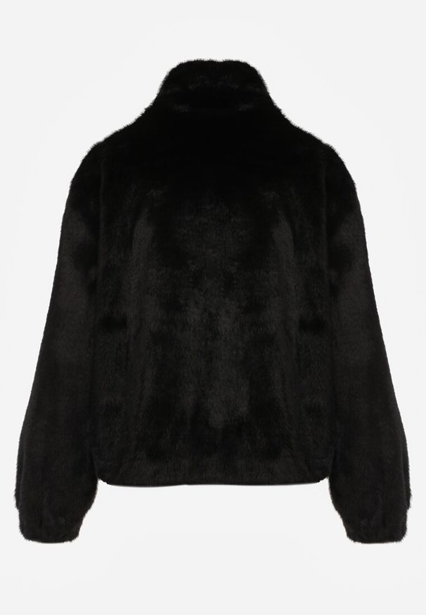 Born2be - Czarna Futrzana Kurtka Ozdobiona Kieszeniami Vetilina. Okazja: na co dzień. Kolor: czarny. Materiał: futro. Wzór: aplikacja. Styl: casual, elegancki