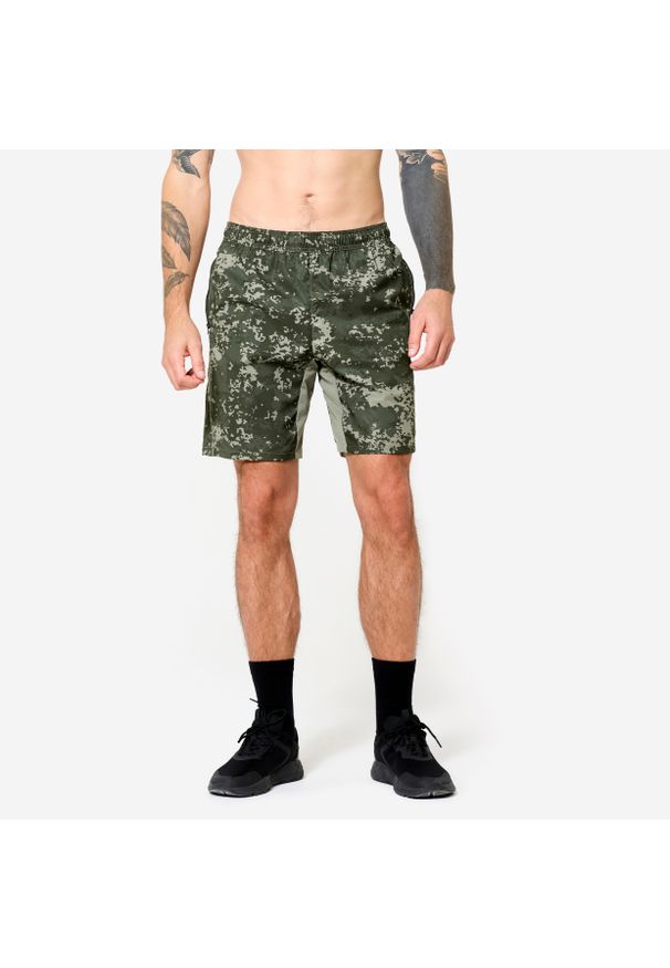 DOMYOS - Spodenki fitness cardio męskie Domyos. Kolor: wielokolorowy, zielony, brązowy. Materiał: poliester, materiał, elastan. Sport: fitness