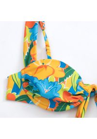 Intica - Strój kąpielowy usztywniany na plażę z unikalnym wzorem Vilja. Kolor: wielokolorowy. Materiał: materiał #2