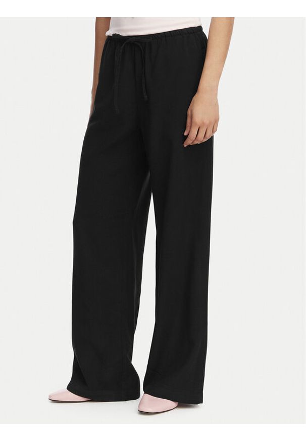 only - ONLY Spodnie materiałowe Laris 15364313 Czarny Relaxed Fit. Kolor: czarny. Materiał: wiskoza