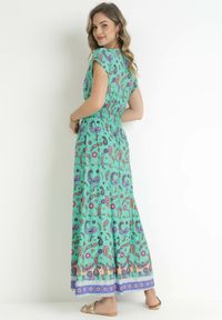 Born2be - Zielona Kopertowa Sukienka Maxi z Gumką w Pasie we Wzór Paisley Anitte. Kolor: zielony. Wzór: paisley. Sezon: lato, wiosna. Typ sukienki: kopertowe. Długość: maxi #2
