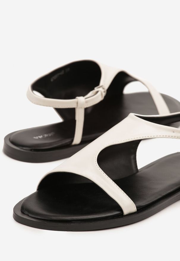 Born2be - Beżowe Sandały Vices z Asymetryczną Cholewką Merira. Okazja: na co dzień, na imprezę. Kolor: beżowy. Sezon: lato. Styl: klasyczny, elegancki, casual