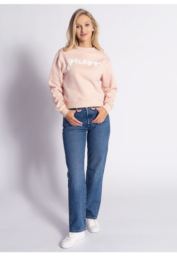 Sweter damski Guess Amanda Sweater (W1YQ01KAOR1-G6J9). Kolor: różowy. Materiał: denim, jeans, materiał. Sezon: lato. Styl: młodzieżowy