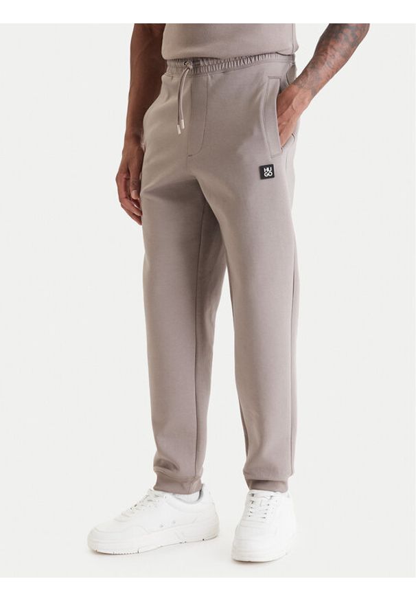 Hugo - HUGO Spodnie dresowe Dimacs 50533695 Beżowy Relaxed Fit. Kolor: beżowy. Materiał: bawełna