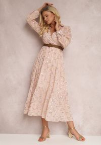 Renee - Różowa Sukienka Sachiel. Kolor: różowy. Długość rękawa: długi rękaw. Wzór: kwiaty. Długość: maxi #1