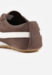 Born2be - Brązowe Zamszowe Sneakersy w Stylu Kultowych Tenisówek Sorisana. Okazja: na co dzień, do pracy. Kolor: brązowy. Materiał: zamsz #2