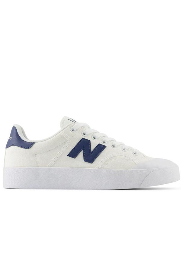Buty unisex New Balance BB100CNV - białe. Kolor: biały. Materiał: materiał, syntetyk, dresówka, guma. Szerokość cholewki: normalna. Wzór: nadruk. Obcas: na platformie