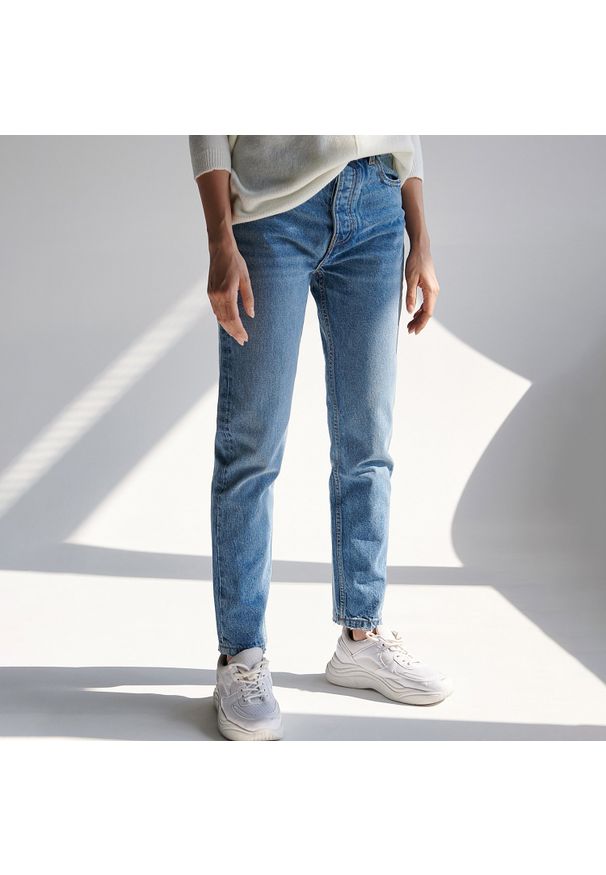 Sinsay - Jeansy high waist - Niebieski. Stan: podwyższony. Kolor: niebieski. Materiał: jeans