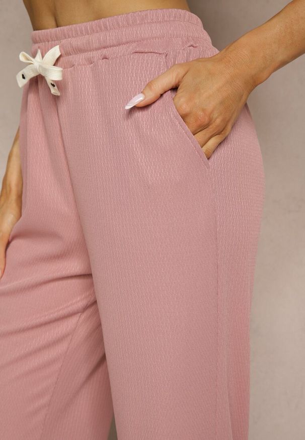 Renee - Różowe Spodnie o Prostym Kroju z Gumką w Pasie Miritia. Okazja: na co dzień. Kolor: różowy. Styl: casual