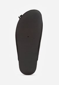 Born2be - Czarne Klapki VICES Typu Mule z Koralikami Frędzlami i Kokardą Dioleora. Okazja: na co dzień. Kolor: czarny. Wzór: aplikacja. Styl: casual, elegancki #8