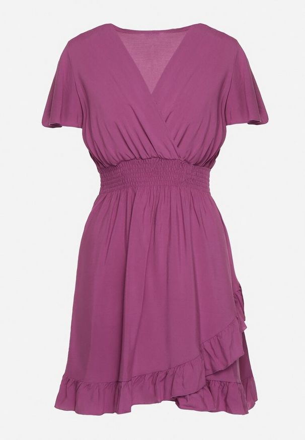 Born2be - Fioletowa Bawełniana Sukienka z Gumkami w Talii z Kopertowym Dekoltem i Falbankami Lolana. Typ kołnierza: kołnierz z falbankami. Kolor: fioletowy. Materiał: bawełna. Długość rękawa: krótki rękaw. Typ sukienki: kopertowe