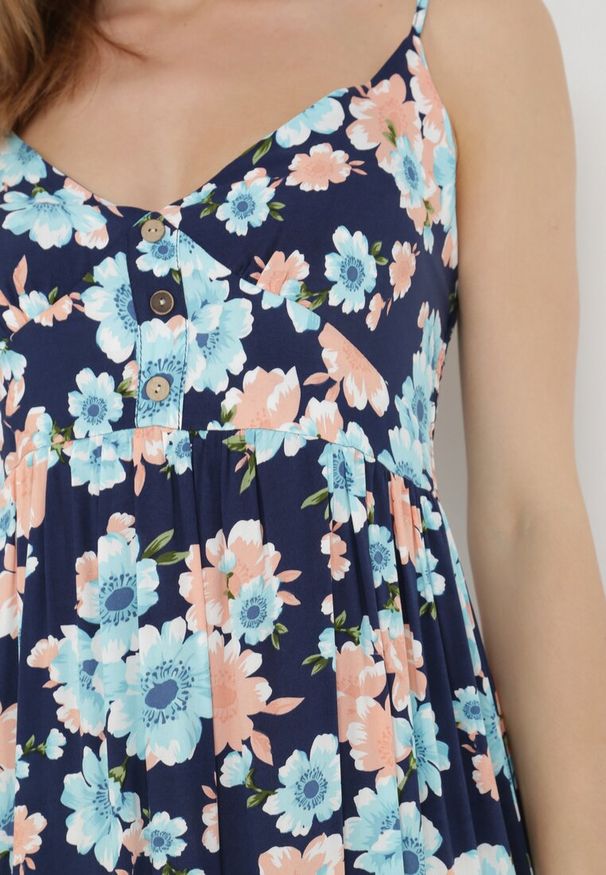 Born2be - Granatowa Sukienka Damaia. Typ kołnierza: kołnierz z falbankami. Kolor: niebieski. Materiał: wiskoza. Długość rękawa: na ramiączkach. Wzór: kwiaty. Długość: maxi