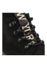 DAMISS - Czarne Botki Damiss Wygodne Buty Damskie. Okazja: na uczelnię, na spacer. Kolor: czarny. Materiał: skóra, welur. Szerokość cholewki: normalna. Wzór: nadruk. Styl: elegancki #4