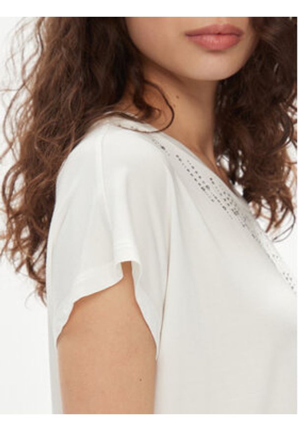 Liu Jo T-Shirt TA4194 JS360 Écru Regular Fit. Materiał: wiskoza