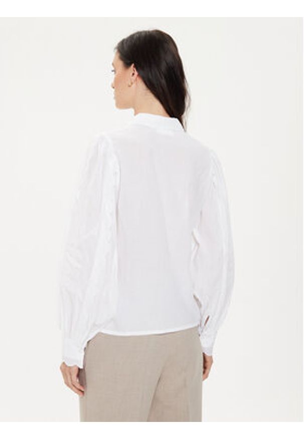 Karen by Simonsen Koszula Nadia 10104854 Biały Regular Fit. Kolor: biały. Materiał: bawełna