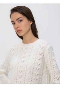 Reserved - Sweter z dodatkiem wełny - kremowy. Kolor: kremowy. Materiał: wełna