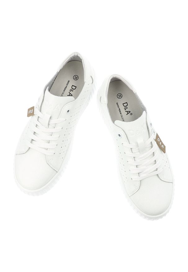 Sneakersy damskie S.Barski, cholewka skóra naturalna perforowana wiązanie klasyczne niski fason zaokrąglony nosek gruba podeszwa casualowy charakter,. Okazja: na co dzień. Kolor: biały. Materiał: skóra. Szerokość cholewki: normalna