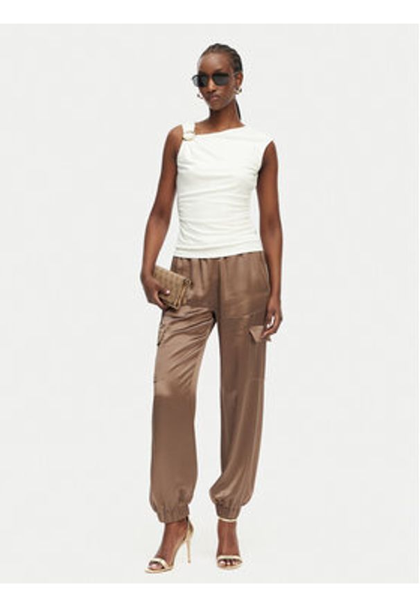 Marciano Guess Top G6GP02 K3068 Kremowy Slim Fit. Kolor: kremowy. Materiał: wiskoza