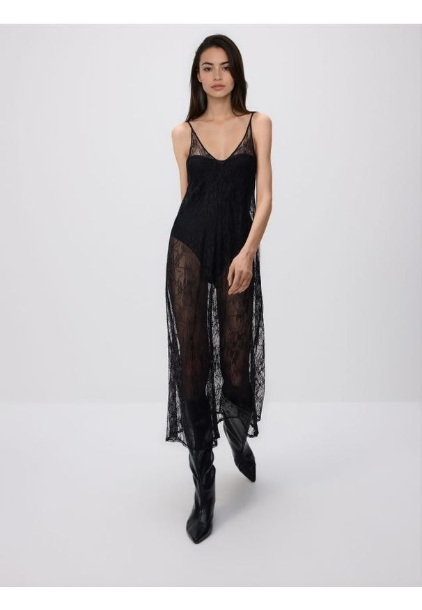 Reserved - Koronkowa sukienka midi - czarny. Kolor: czarny. Materiał: koronka. Wzór: koronka. Typ sukienki: proste. Długość: midi