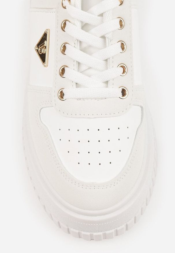 Renee - Białe Chunky Sneakersy z Trójkątną Aplikacją VICES na Platformie Cezaline. Kolor: biały. Materiał: jeans. Wzór: aplikacja. Obcas: na platformie