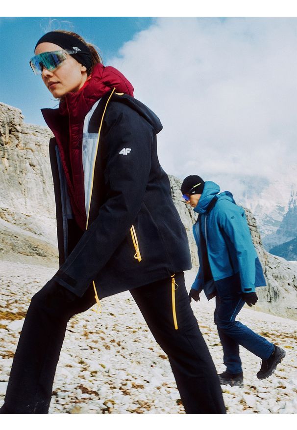 4f - 4F Spodnie trekkingowe damskie - czarne XS. Kolor: czarny. Materiał: materiał. Technologia: Primaloft. Sport: turystyka piesza, wspinaczka