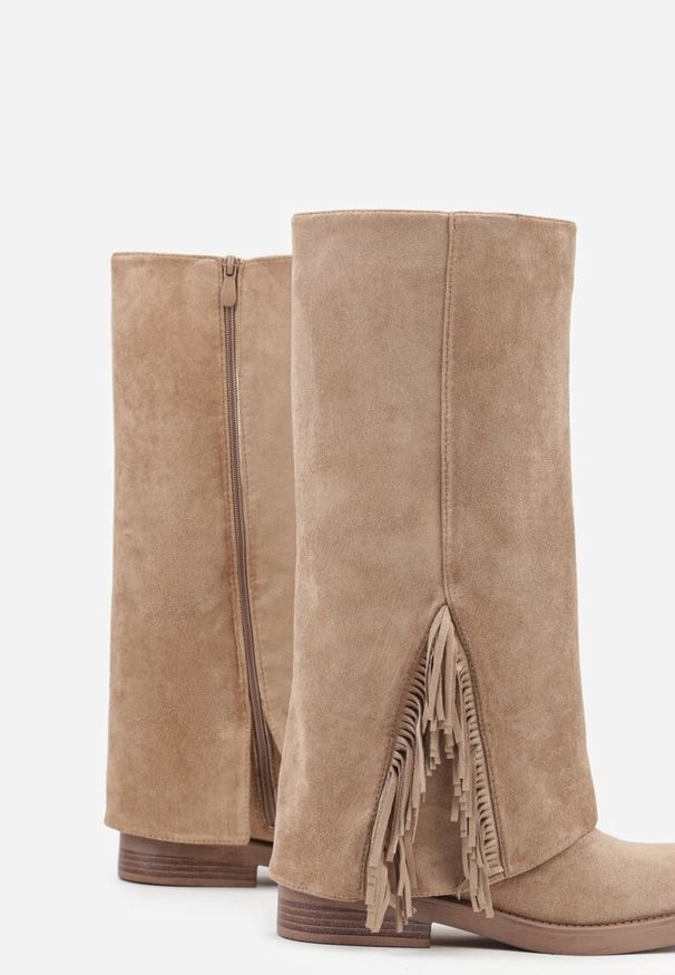 Renee - Ciemnobeżowe Kozaki Ozdobione Frędzlami i Wywiniętą Cholewką Reilevia. Okazja: na co dzień, na imprezę. Kolor: beżowy. Materiał: jeans. Szerokość cholewki: normalna. Wzór: aplikacja. Styl: casual, elegancki, street