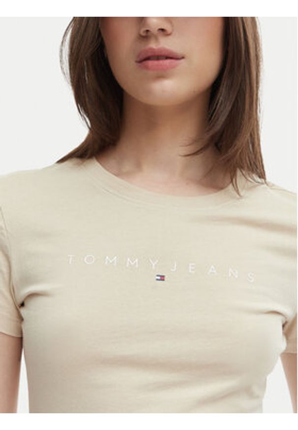 Tommy Jeans T-Shirt DW0DW18398 Beżowy jasny Slim Fit. Kolor: beżowy. Materiał: bawełna