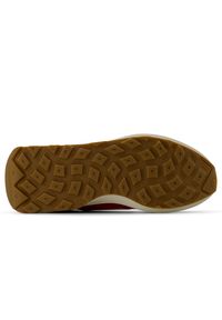 Buty unisex New Balance U370VD – czerwone. Kolor: zielony. Materiał: zamsz, skóra. Szerokość cholewki: normalna. Sezon: lato #2